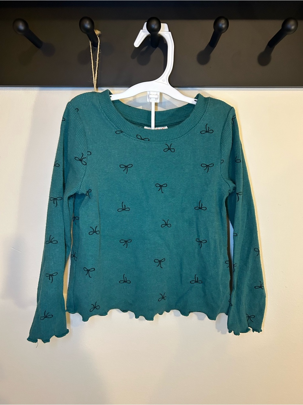 Cat & Jack Long-Sleeve Ribbed Top with Black Bow Print